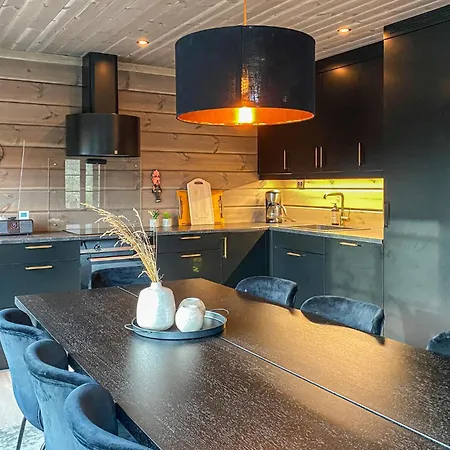 4 Bedroom Amazing In Stryn