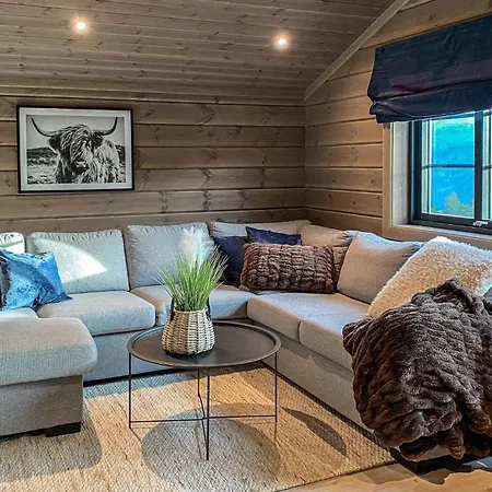 4 Bedroom Amazing In Σπίτι διακοπών Stryn